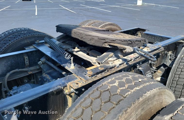 image for item LS9684 2016 Freightliner Cascadia Evolution  semi truck