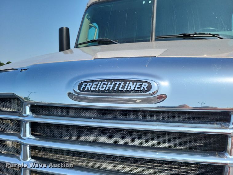 image for item LS9684 2016 Freightliner Cascadia Evolution  semi truck