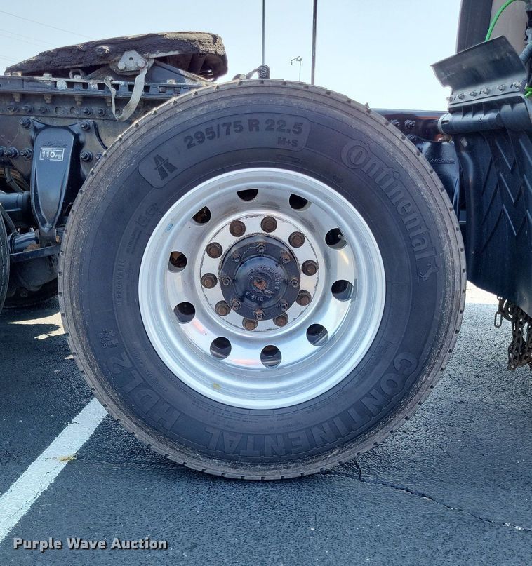 image for item LS9684 2016 Freightliner Cascadia Evolution  semi truck