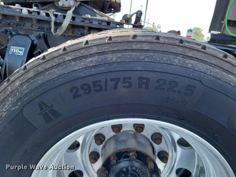 image for item LS9684 2016 Freightliner Cascadia Evolution  semi truck