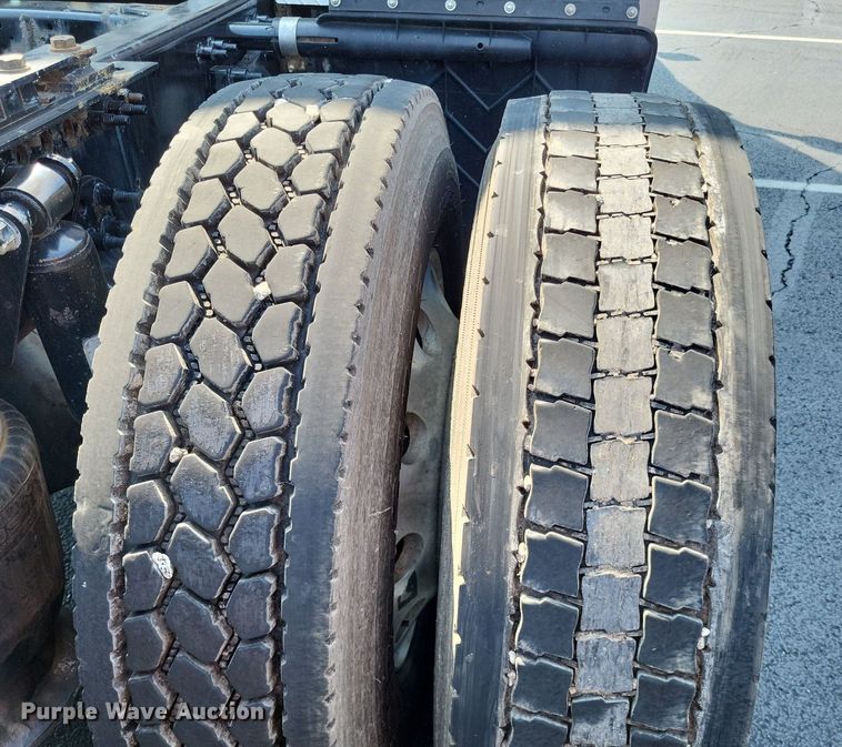 image for item LS9684 2016 Freightliner Cascadia Evolution  semi truck