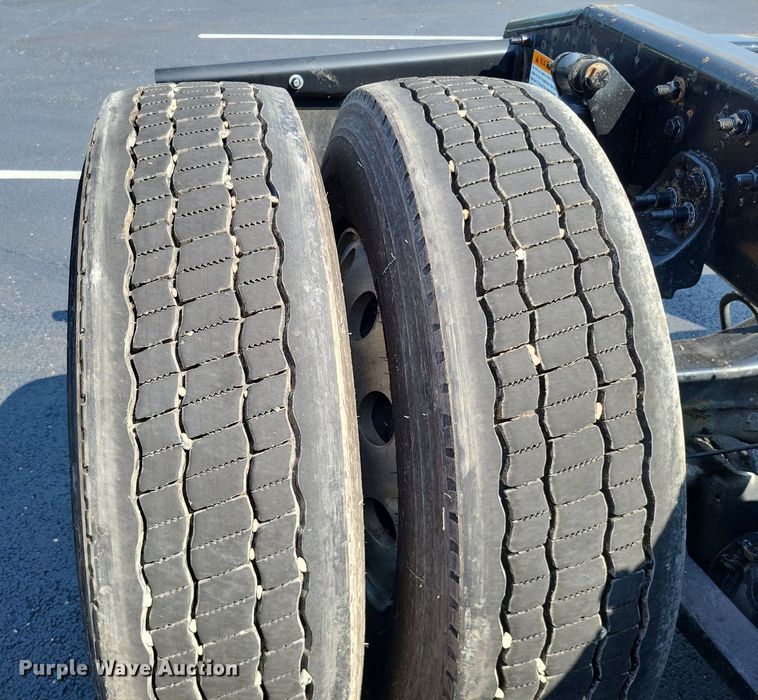 image for item LS9684 2016 Freightliner Cascadia Evolution  semi truck