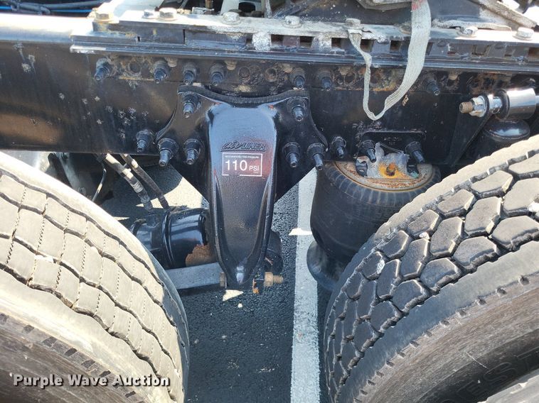 image for item LS9684 2016 Freightliner Cascadia Evolution  semi truck