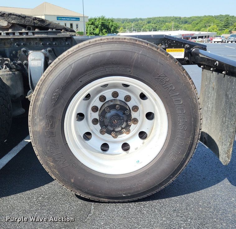 image for item LS9684 2016 Freightliner Cascadia Evolution  semi truck