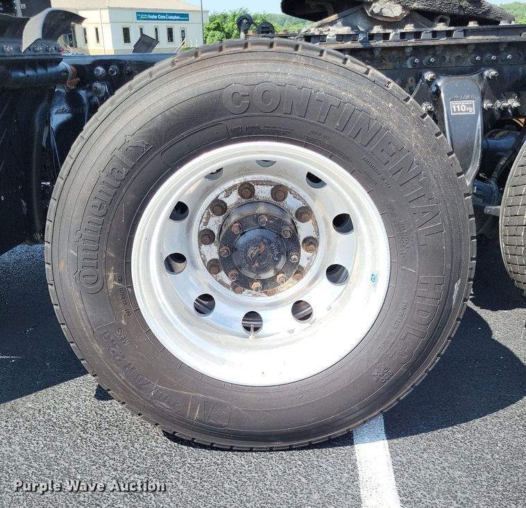 image for item LS9684 2016 Freightliner Cascadia Evolution  semi truck