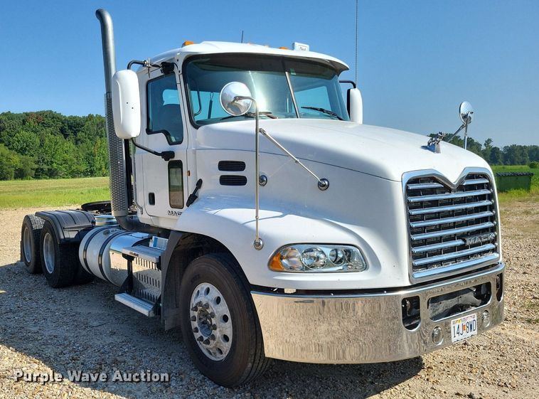 image for item LS9687 2014 Mack CXU  semi truck