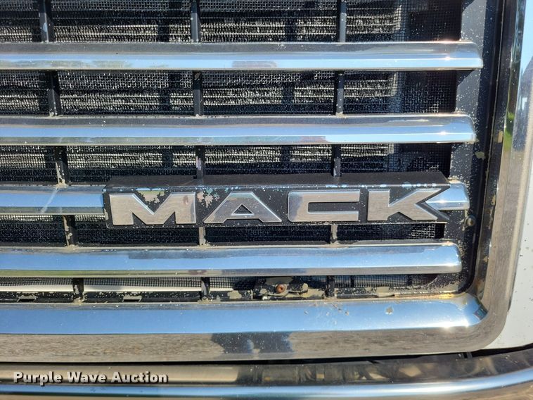 image for item LS9687 2014 Mack CXU  semi truck