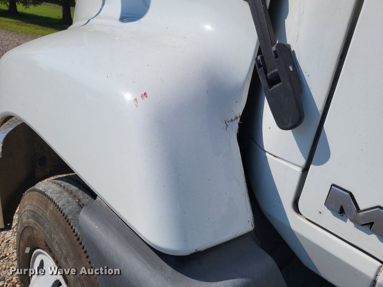 image for item LS9687 2014 Mack CXU  semi truck