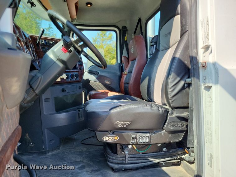 image for item LS9687 2014 Mack CXU  semi truck