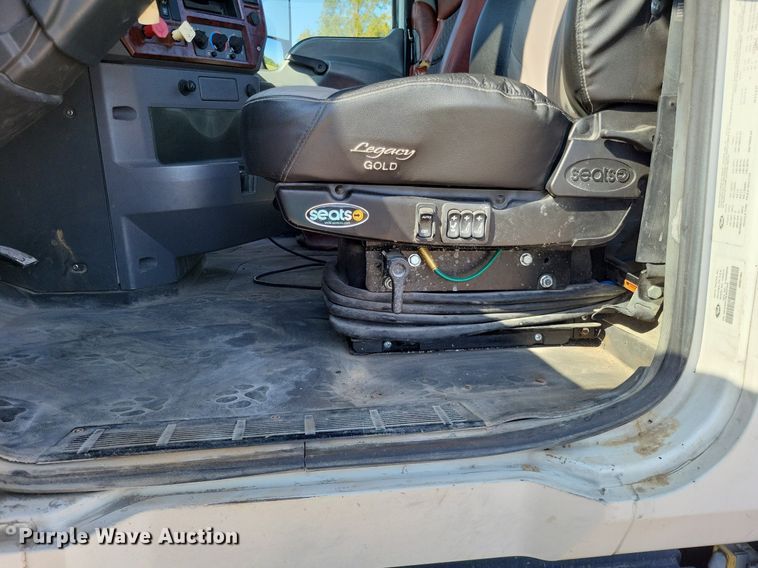 image for item LS9687 2014 Mack CXU  semi truck