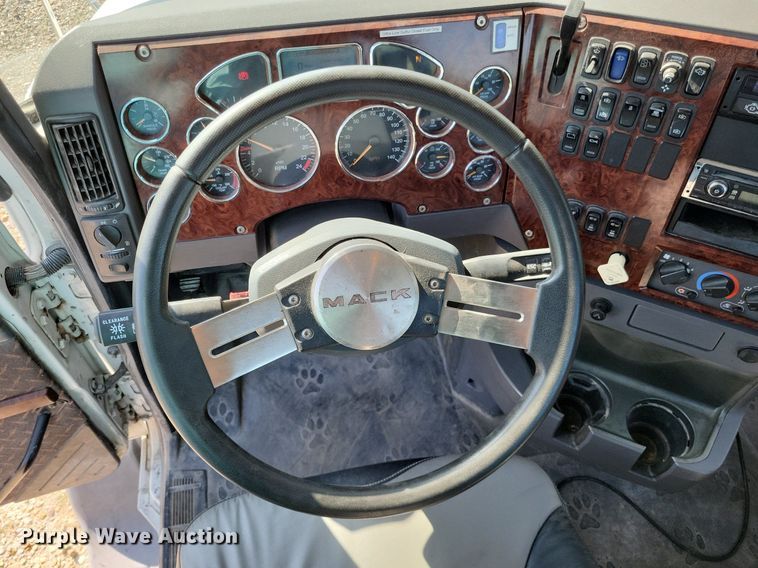 image for item LS9687 2014 Mack CXU  semi truck