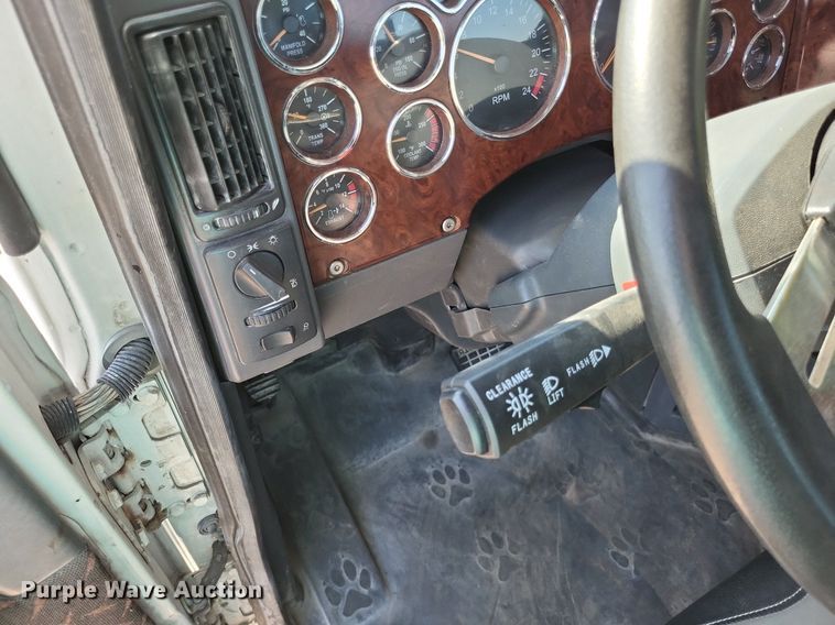 image for item LS9687 2014 Mack CXU  semi truck