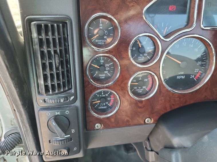 image for item LS9687 2014 Mack CXU  semi truck