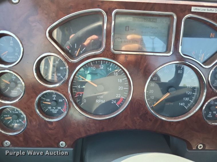 image for item LS9687 2014 Mack CXU  semi truck