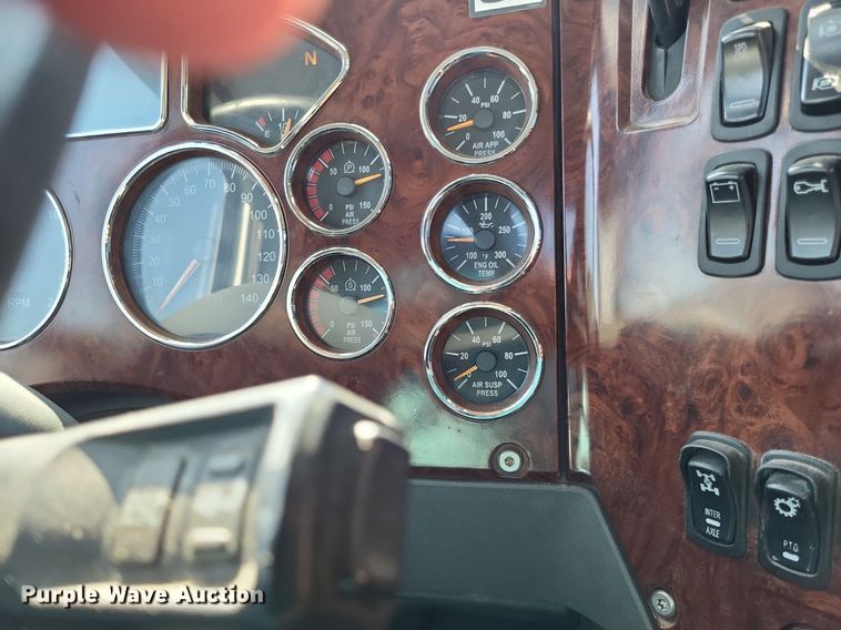 image for item LS9687 2014 Mack CXU  semi truck