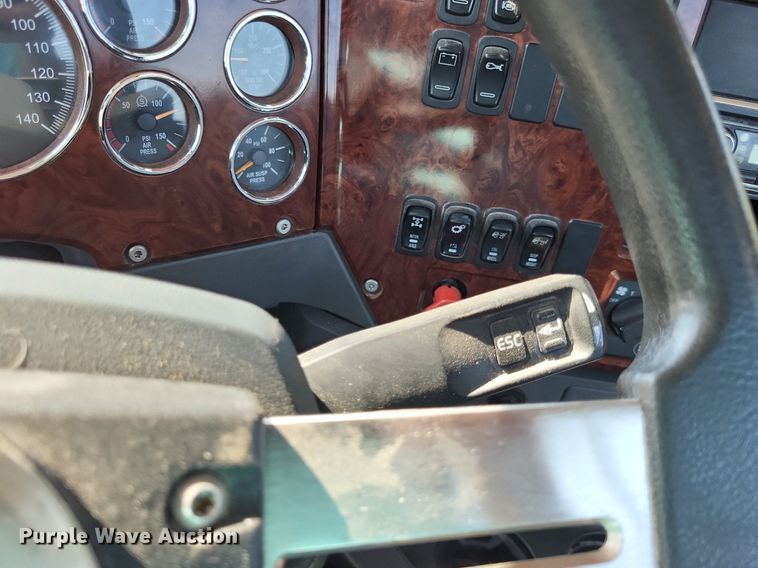 image for item LS9687 2014 Mack CXU  semi truck