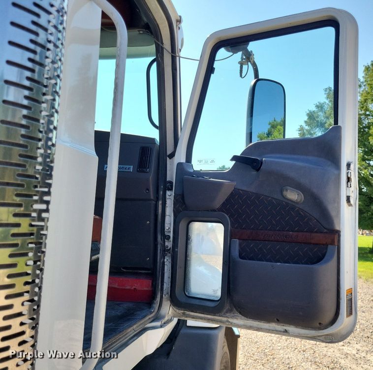 image for item LS9687 2014 Mack CXU  semi truck