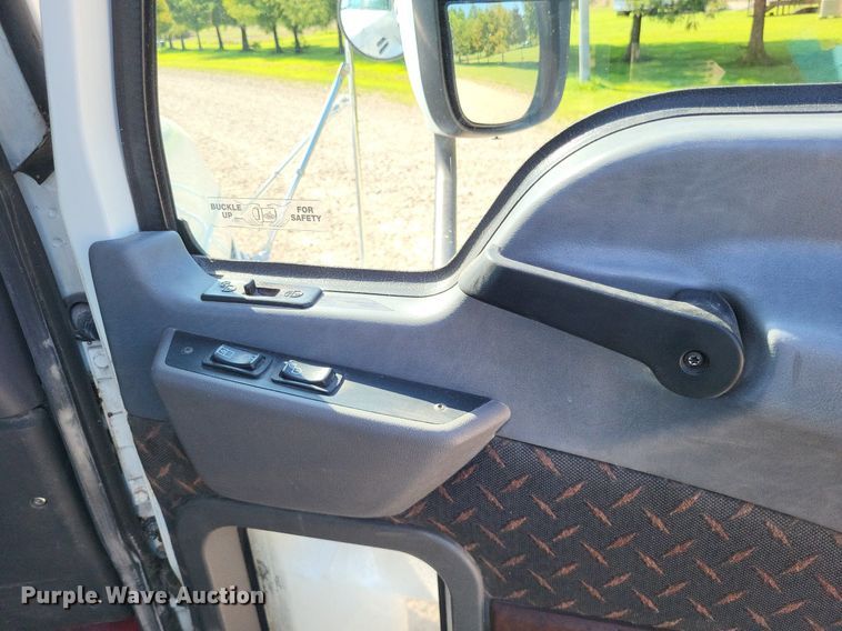 image for item LS9687 2014 Mack CXU  semi truck