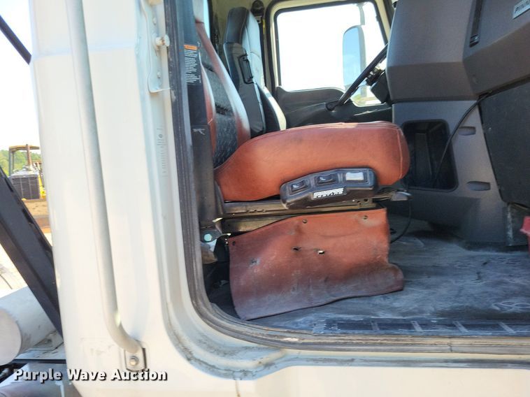 image for item LS9687 2014 Mack CXU  semi truck