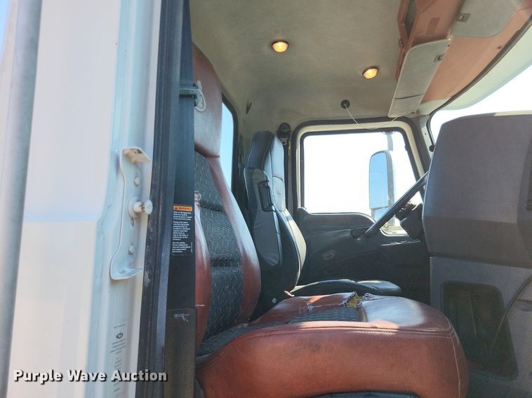 image for item LS9687 2014 Mack CXU  semi truck