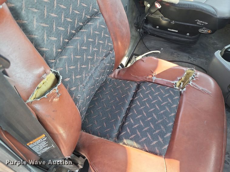 image for item LS9687 2014 Mack CXU  semi truck