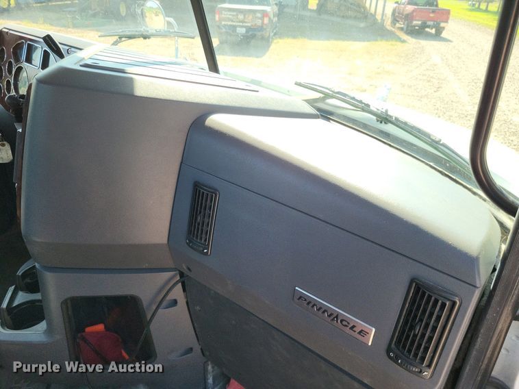 image for item LS9687 2014 Mack CXU  semi truck