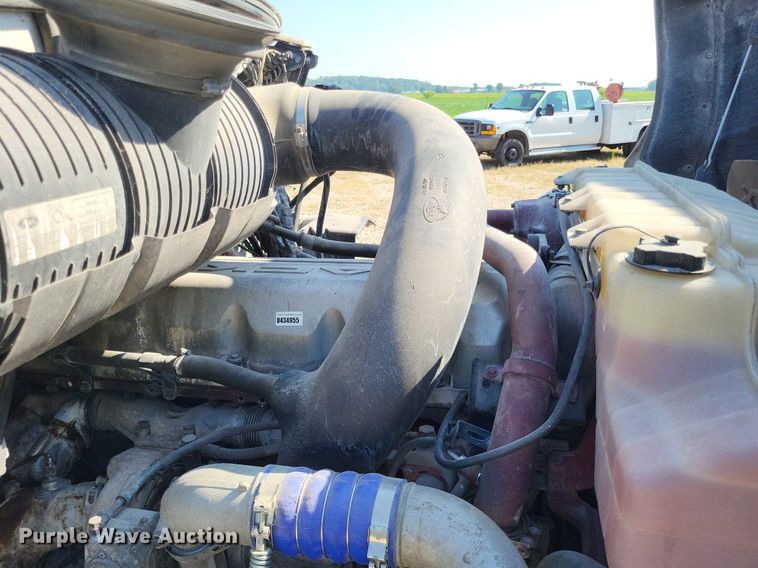 image for item LS9687 2014 Mack CXU  semi truck