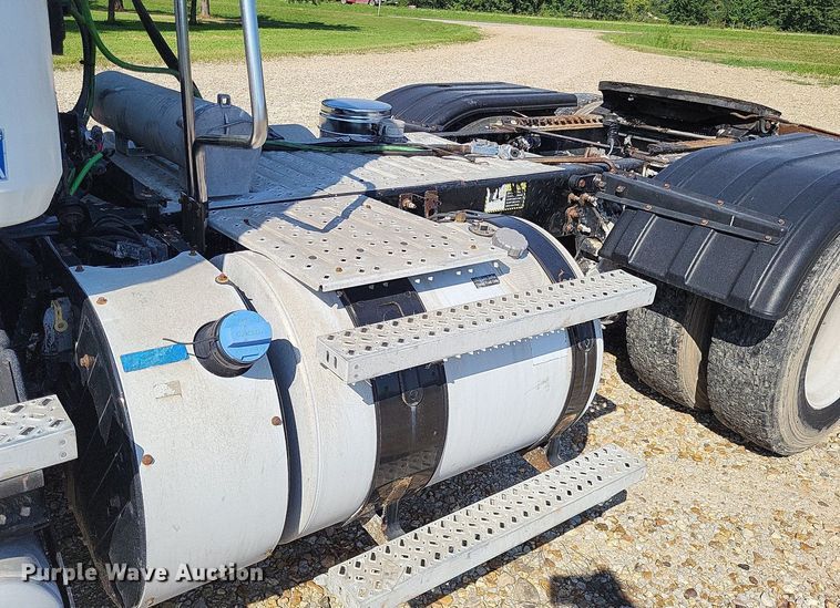 image for item LS9687 2014 Mack CXU  semi truck