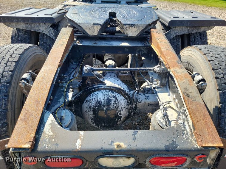 image for item LS9687 2014 Mack CXU  semi truck