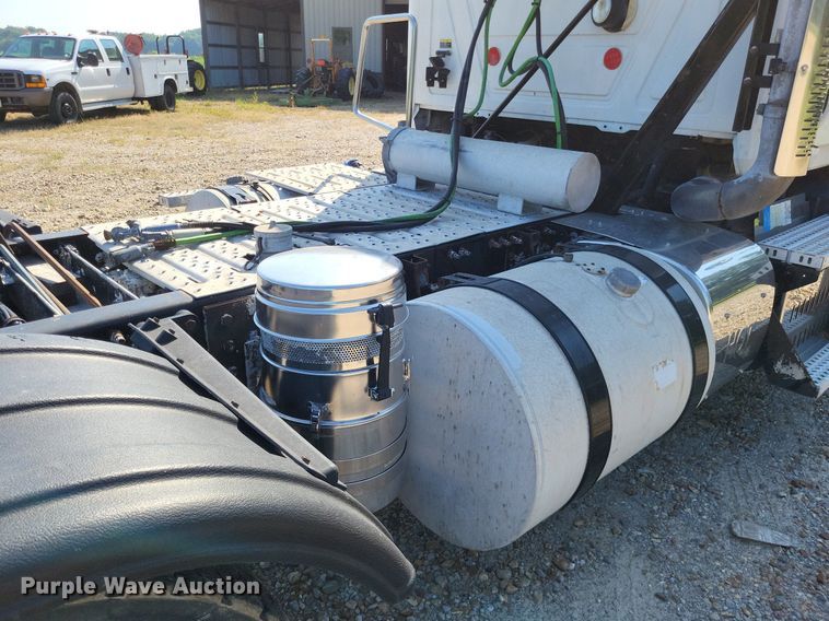 image for item LS9687 2014 Mack CXU  semi truck