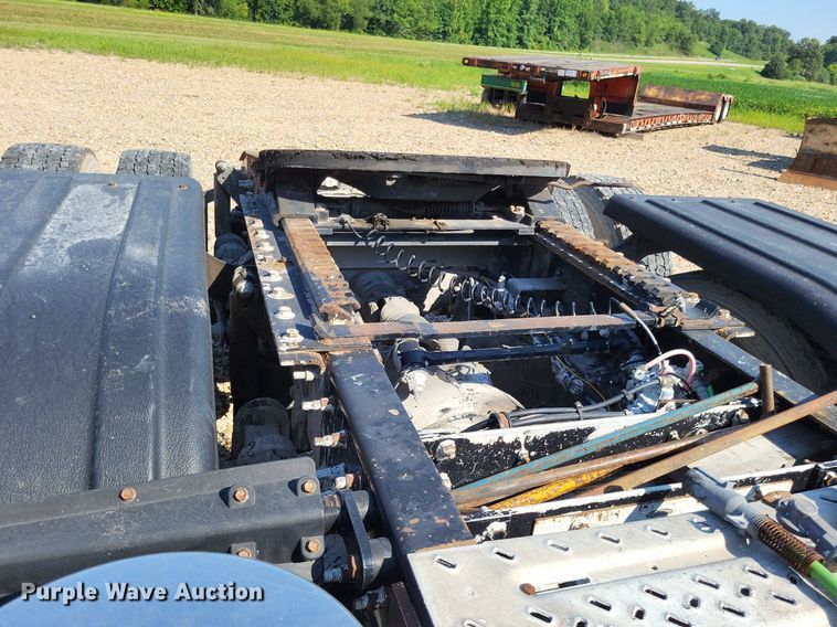 image for item LS9687 2014 Mack CXU  semi truck