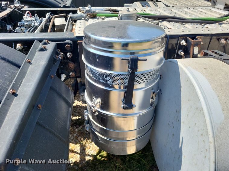 image for item LS9687 2014 Mack CXU  semi truck