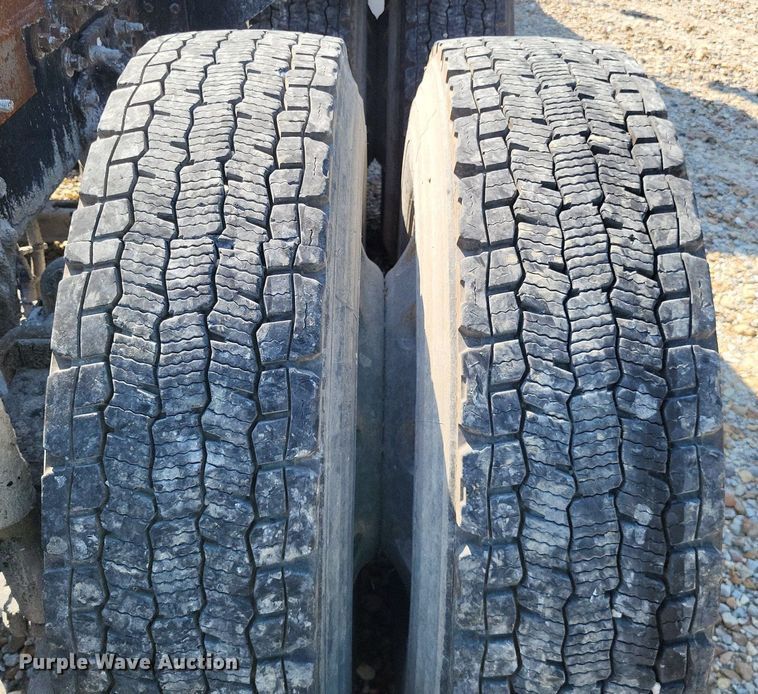 image for item LS9687 2014 Mack CXU  semi truck