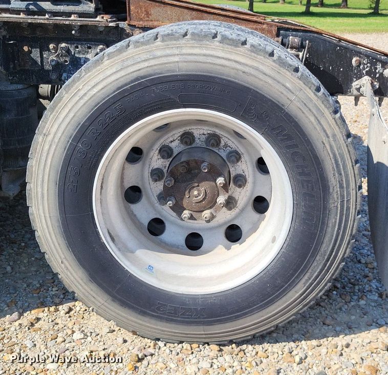 image for item LS9687 2014 Mack CXU  semi truck