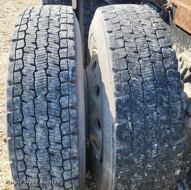 image for item LS9687 2014 Mack CXU  semi truck