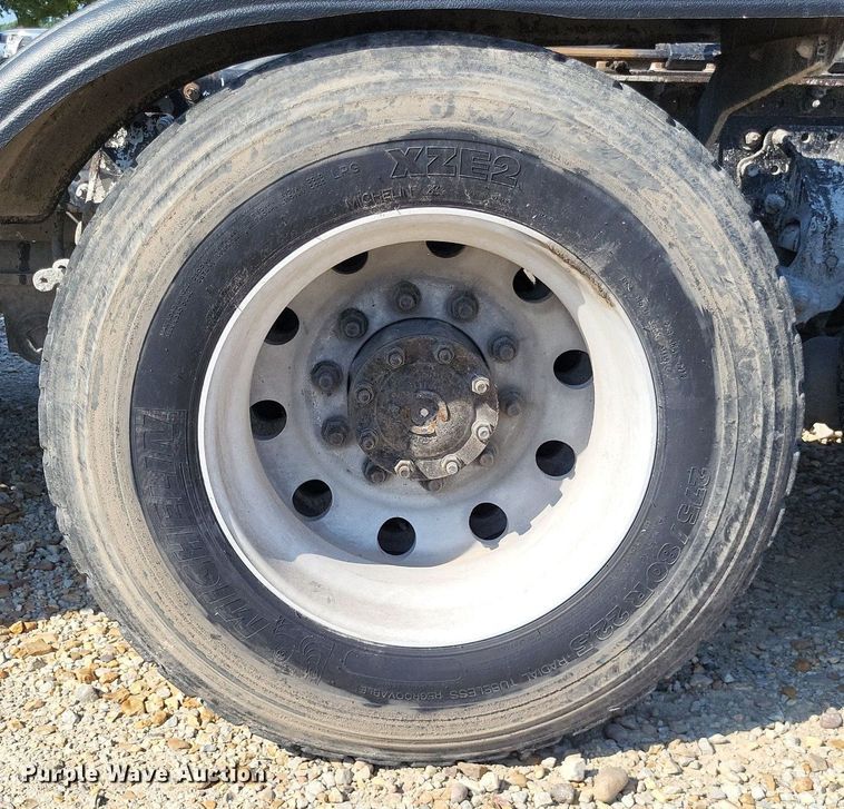 image for item LS9687 2014 Mack CXU  semi truck