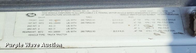 image for item LS9687 2014 Mack CXU  semi truck