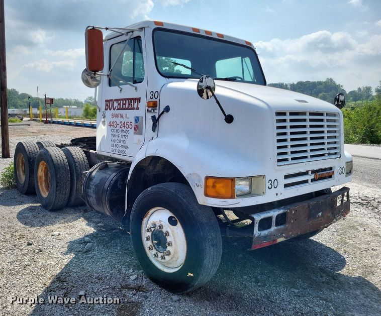 image for item LS9699 1990 International 7100  semi truck