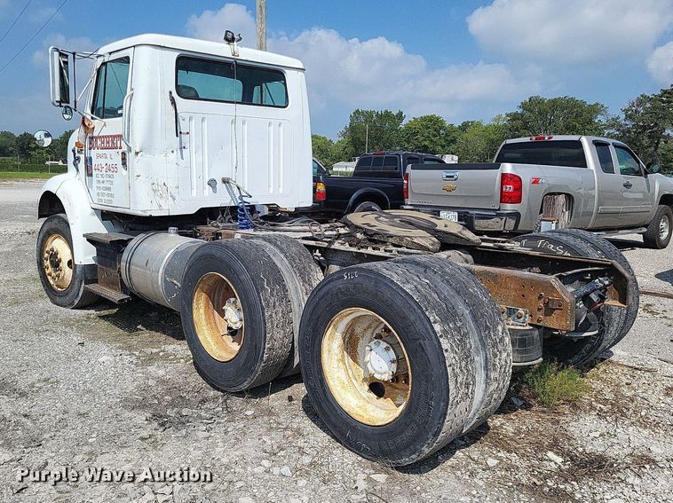 image for item LS9699 1990 International 7100  semi truck