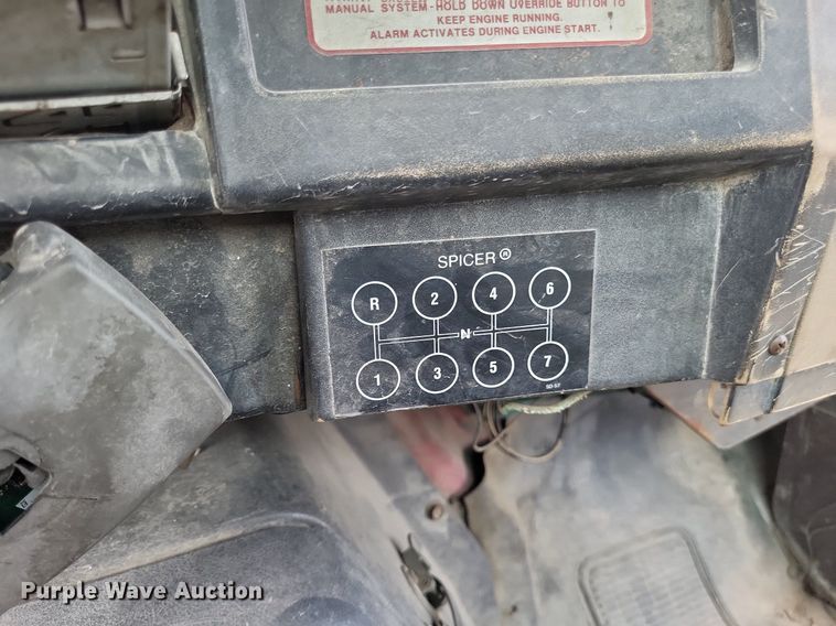 image for item LS9699 1990 International 7100  semi truck