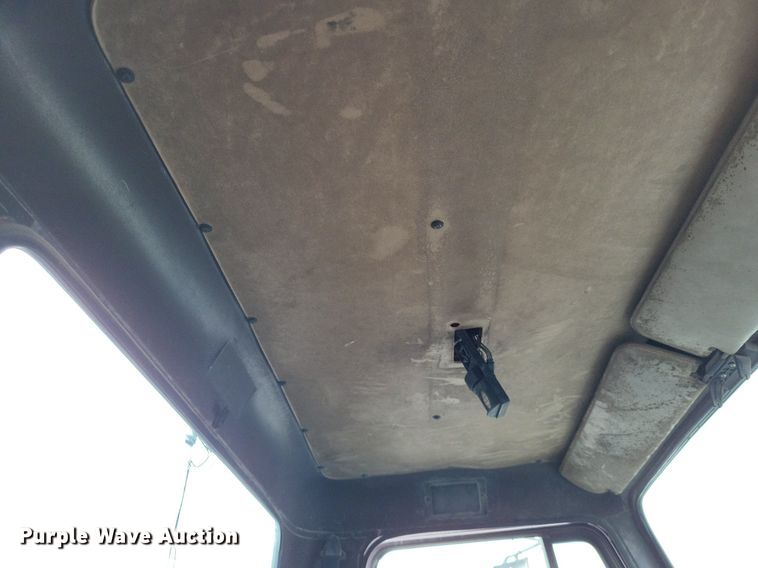 image for item LS9699 1990 International 7100  semi truck