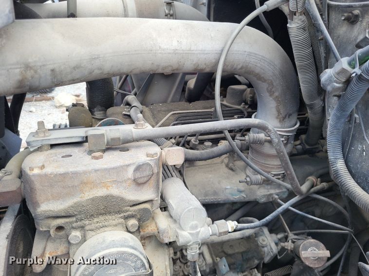 image for item LS9699 1990 International 7100  semi truck