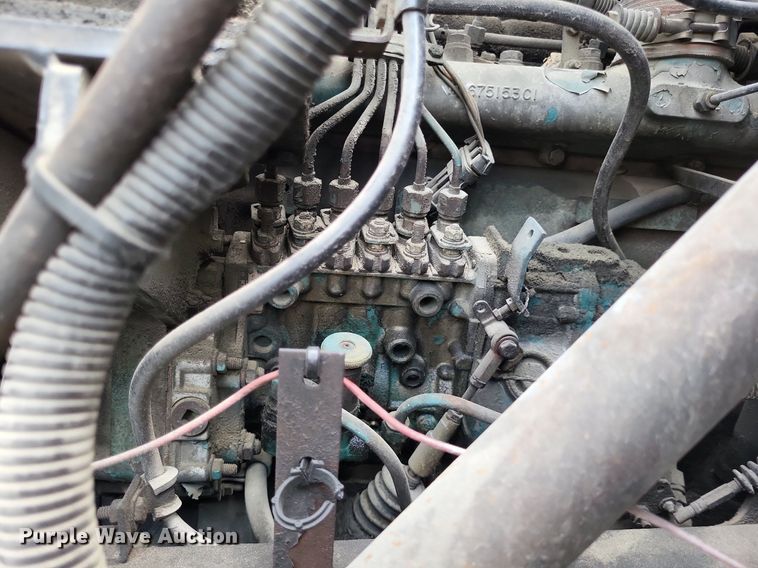 image for item LS9699 1990 International 7100  semi truck