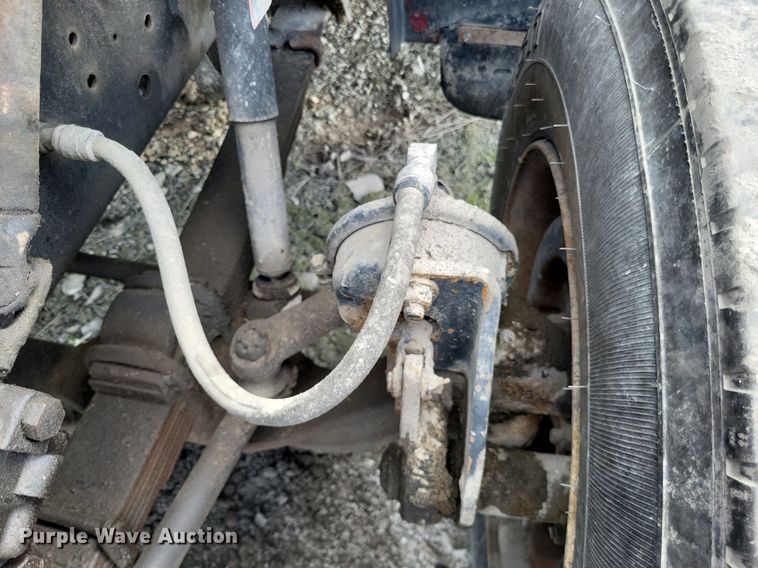 image for item LS9699 1990 International 7100  semi truck