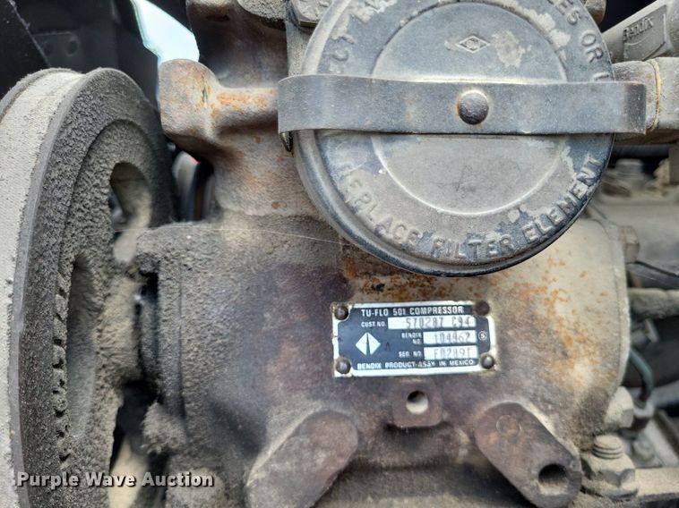 image for item LS9699 1990 International 7100  semi truck