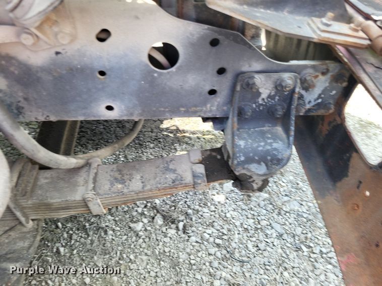 image for item LS9699 1990 International 7100  semi truck