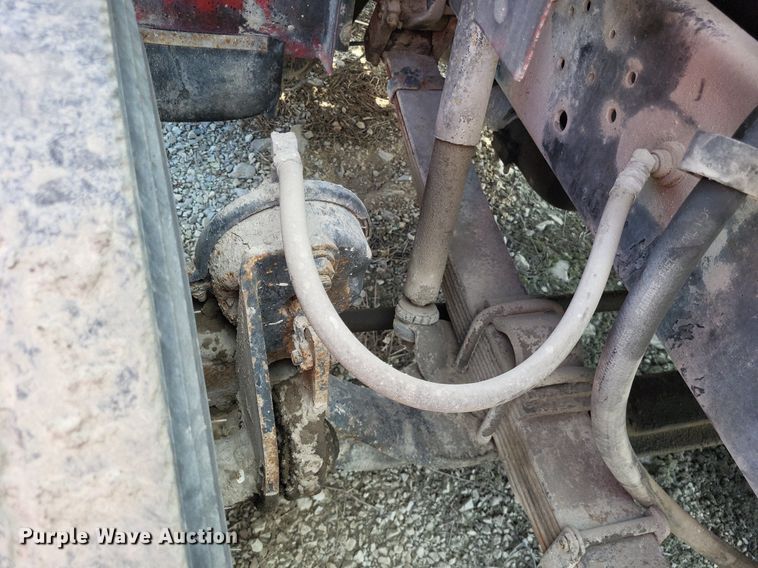 image for item LS9699 1990 International 7100  semi truck