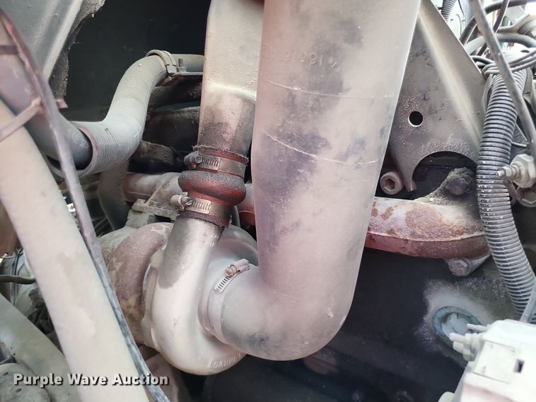 image for item LS9699 1990 International 7100  semi truck