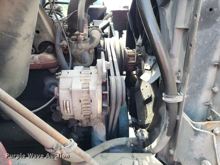 image for item LS9699 1990 International 7100  semi truck