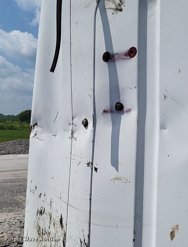 image for item LS9699 1990 International 7100  semi truck